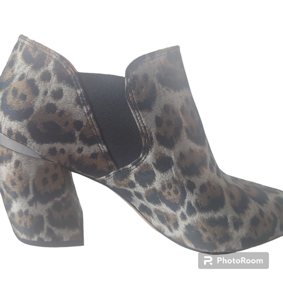 Antonio Milani leopard ankle boot. Size 7 and 1/2 so what is it - Picture 2 of 6